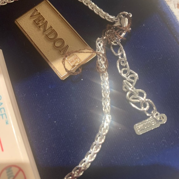 GORGEOUS VENDOME/CORO NECKLACE AND EARRINGS SET - Picture 4 of 5